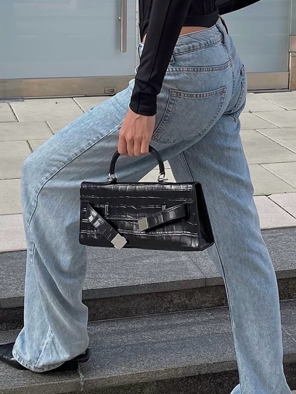 Amyshehab classic croc clutch